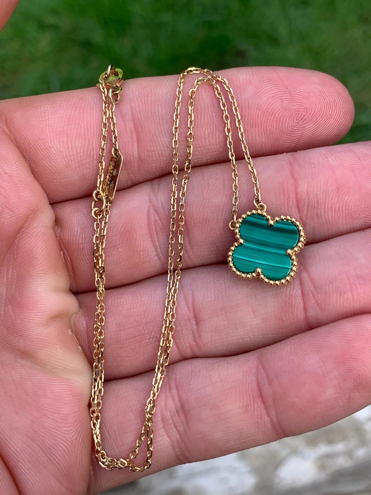 18ct gold Van Cleef & Arpels Malachite pendant necklace ALHAMBRA 5 grams - Image 1