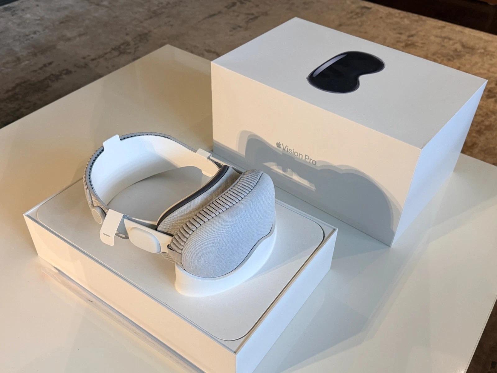 Apple Vision Pro 1TB, MQLA3LL/A - Mint, maybe 12h use! - Image 1