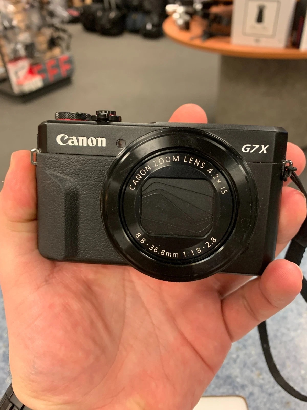 Canon PowerShot G7 X Mark II 20.1MP Compact Camera - Black - Image 1