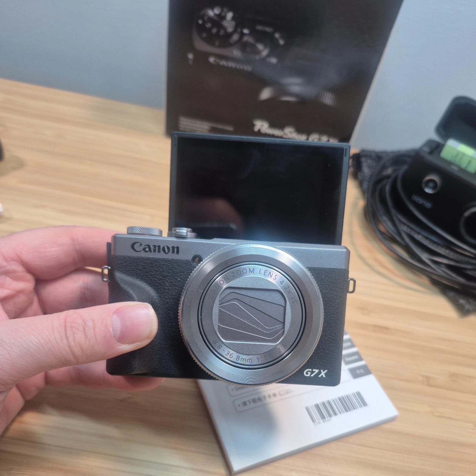 Canon PowerShot G7 X Mark III Silver 20.1MP Digital Point & Shoot Camera + Extras - Image 1