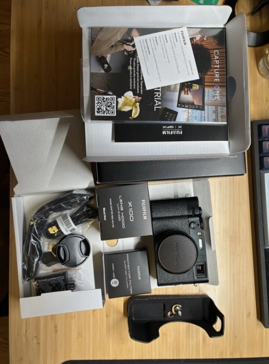 Fujifilm X100VI 40.2MP Camera * BLACK * + Extras - Image 1