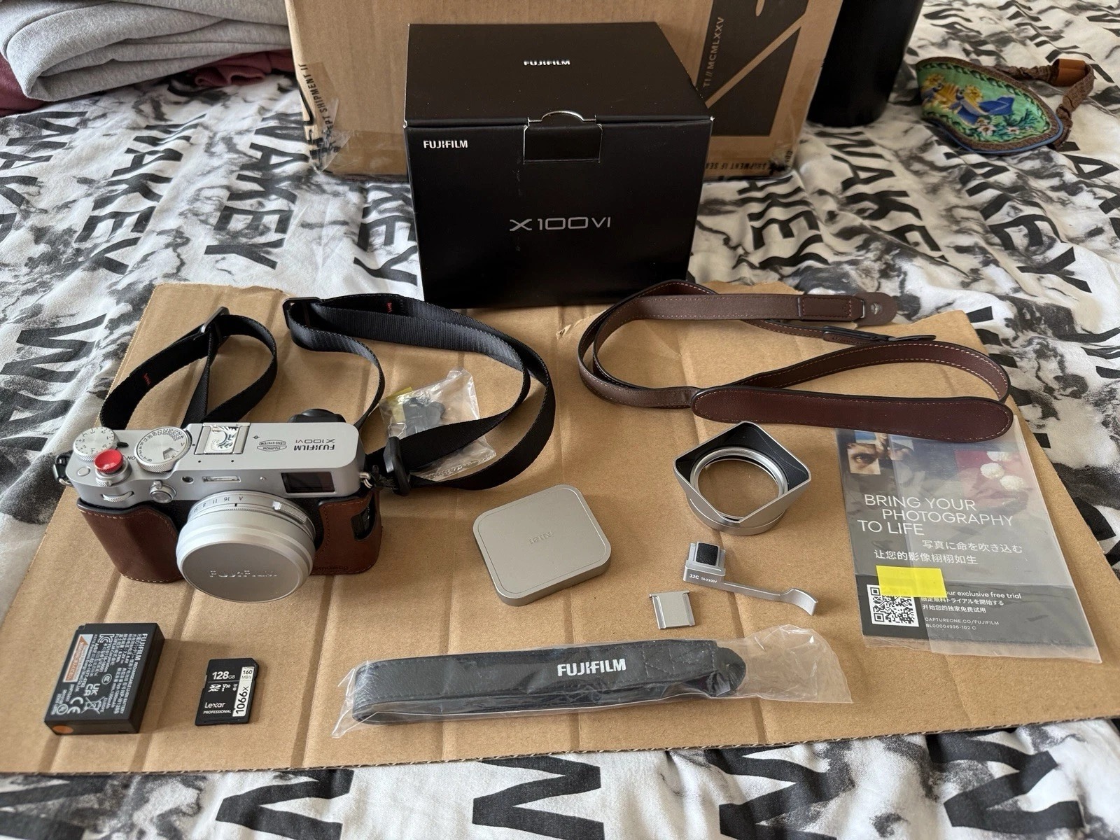 Fujifilm X100VI 40.2MP Compact Digital Camera (Silver) in Very Good Condition - Image 1