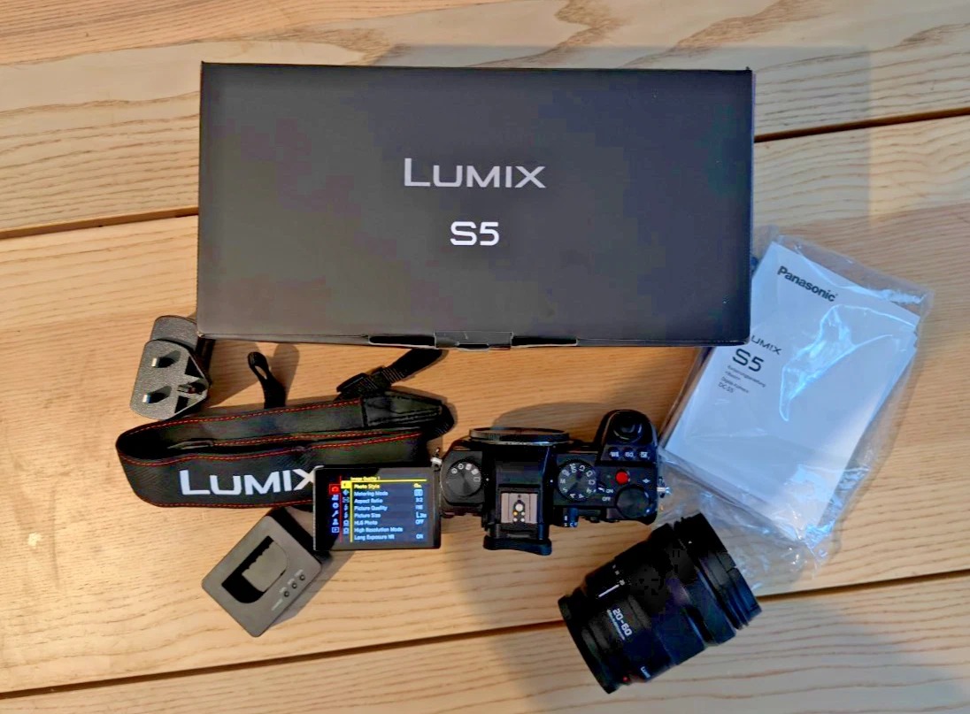 Panasonic Lumix DC-S5 + 20-60 mm F/3.5-5.6 – original packaging, only 4,793 shots original packaging- - Image 1