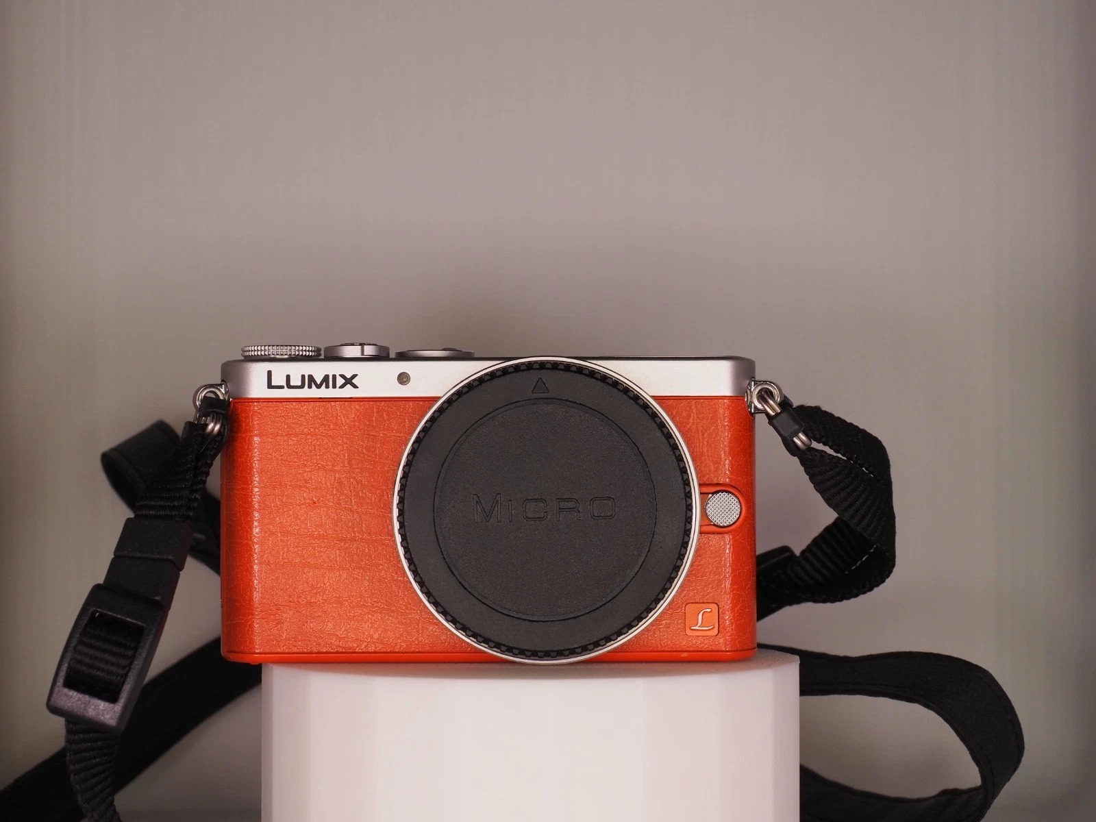 Panasonic Lumix DMC-GM1 Mirrorless Digital Camera Body Orange Excellent - Image 1
