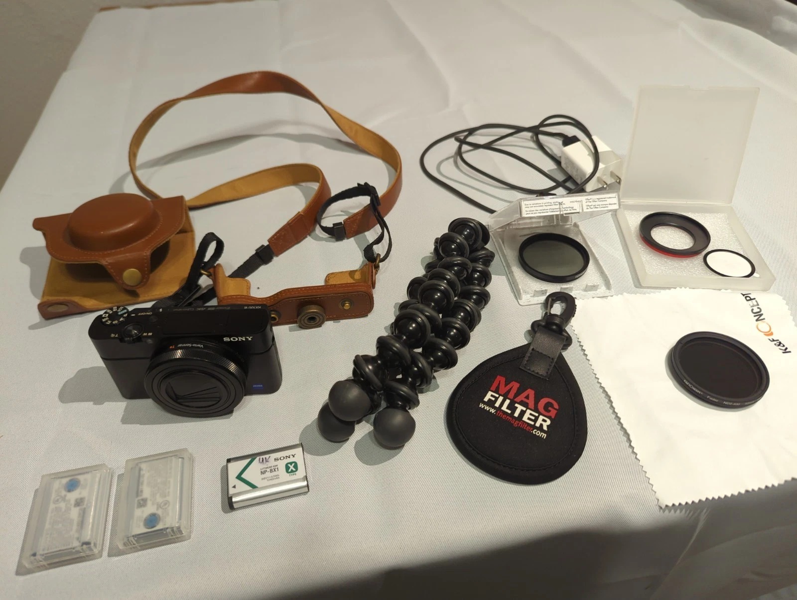 Sony DSC-RX100M6 (VI) 20.1MP 4K Camera - Image 1